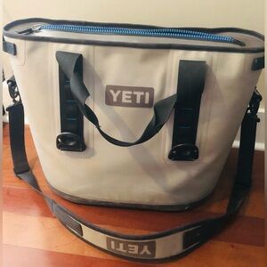 Yeti‎ Hopper 40 Large Soft Cooler. Excellent condition!